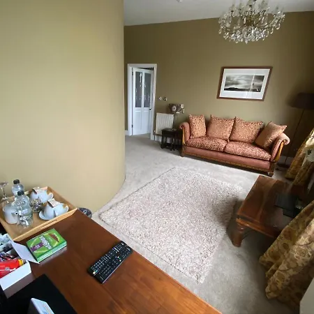 Crescent Garden House Bed & Breakfast